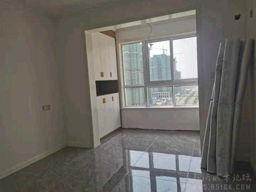 四季花城電梯房黃金樓層三室兩衛(wèi)，精裝拎包即住，首次出租